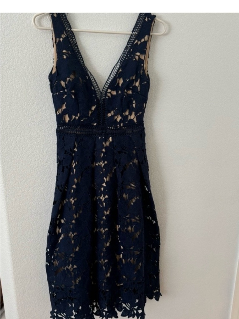 Romeo & Juliet Couture Navy Lace V-Neck Midi Dress NWT - Picture 3 of 4